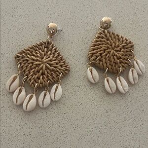 Seaside Victoria Leland Designs Woven Shell Dangle Earrings - Tan and White